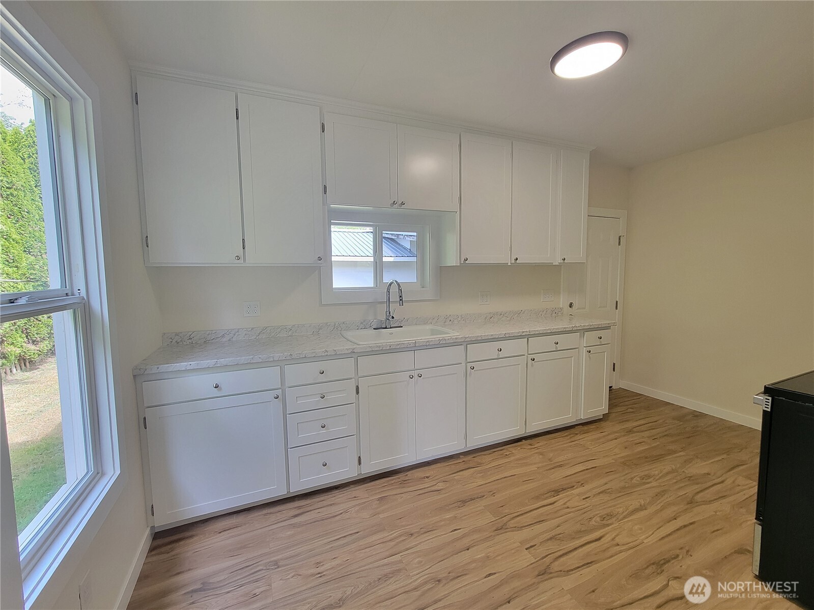 606 W Market Street Property Photo 9