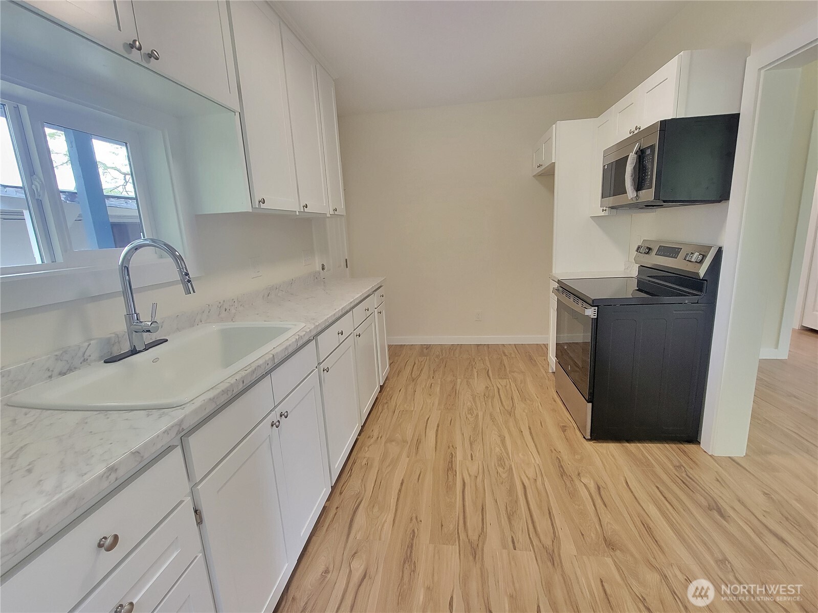 606 W Market Street Property Photo 10