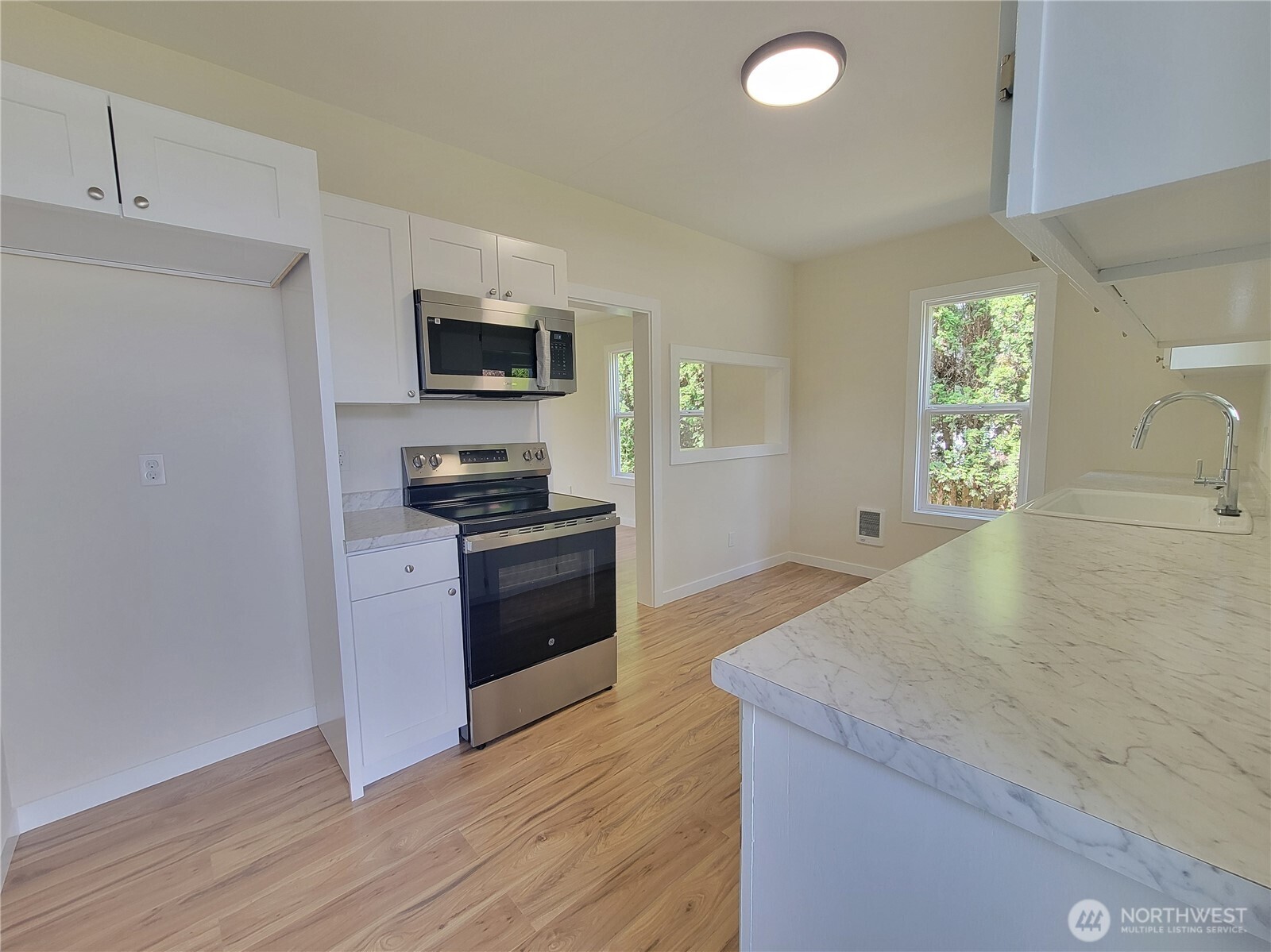 606 W Market Street Property Photo 11