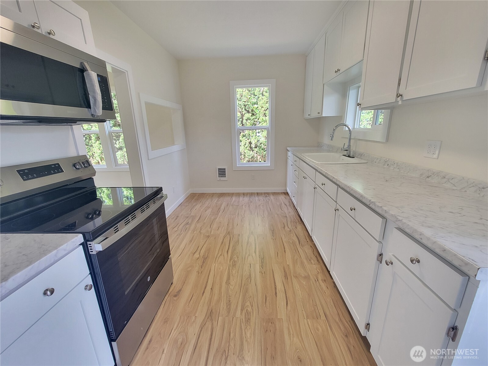 606 W Market Street Property Photo 12