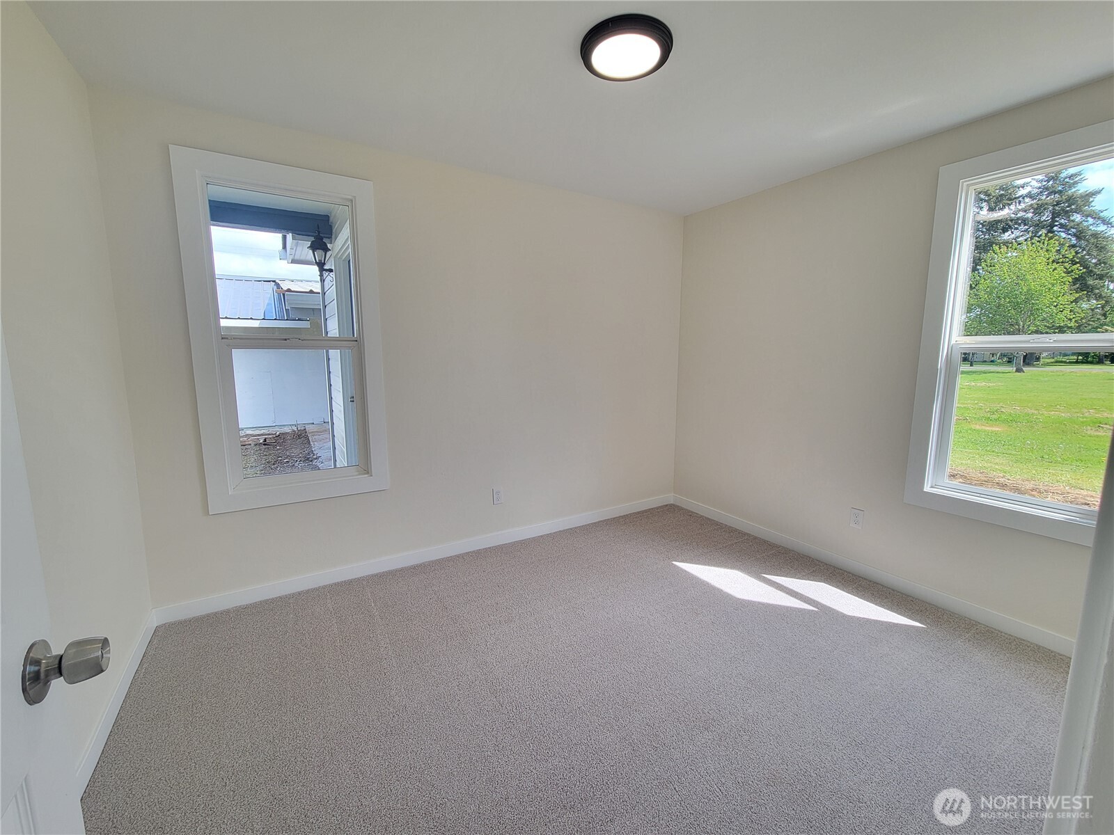 606 W Market Street Property Photo 15