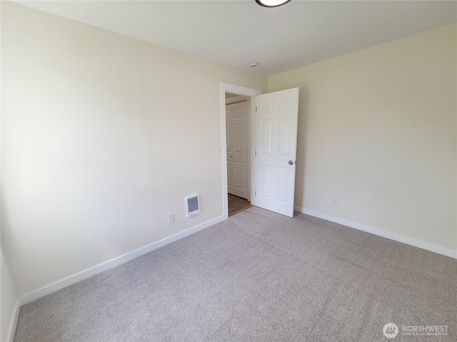 606 W Market Street Property Photo 16