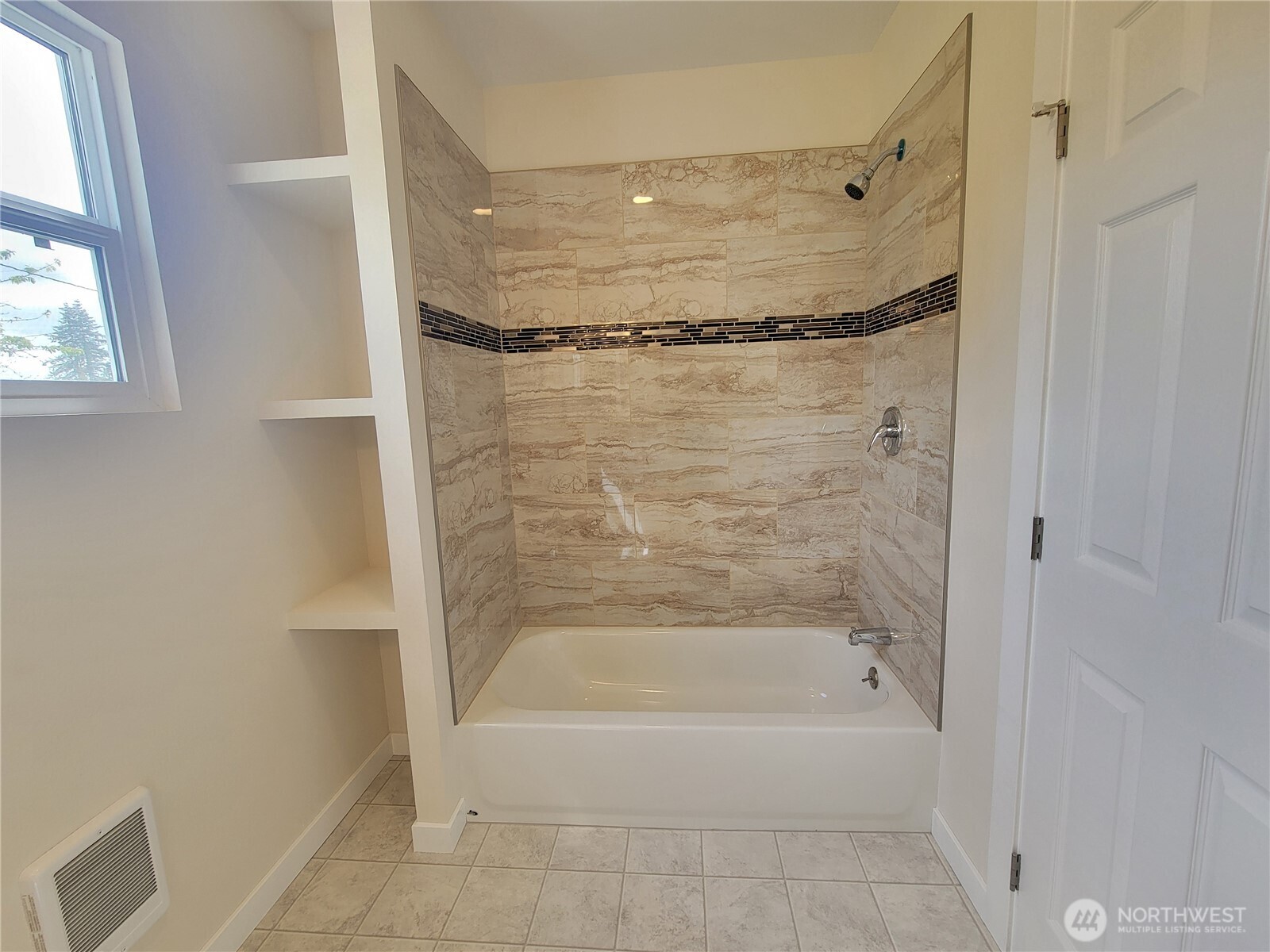 606 W Market Street Property Photo 18