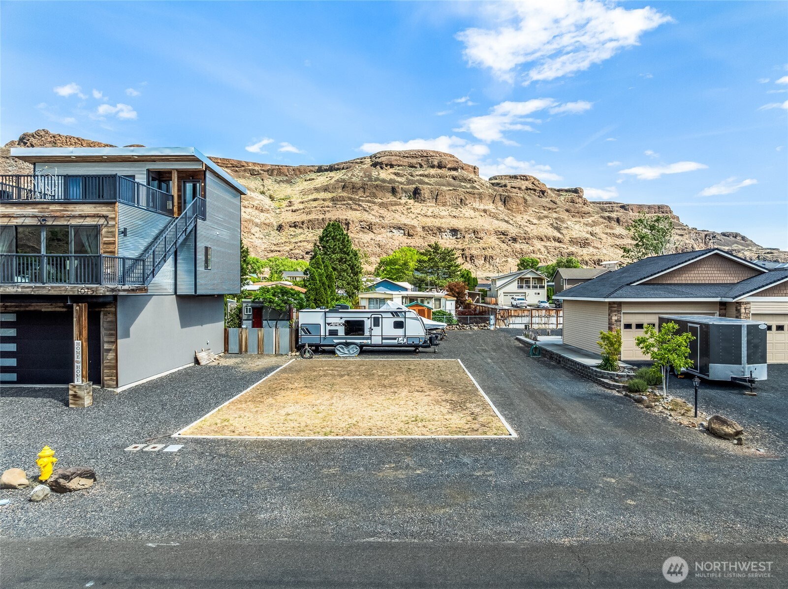 685 River Drive Property Photo 1