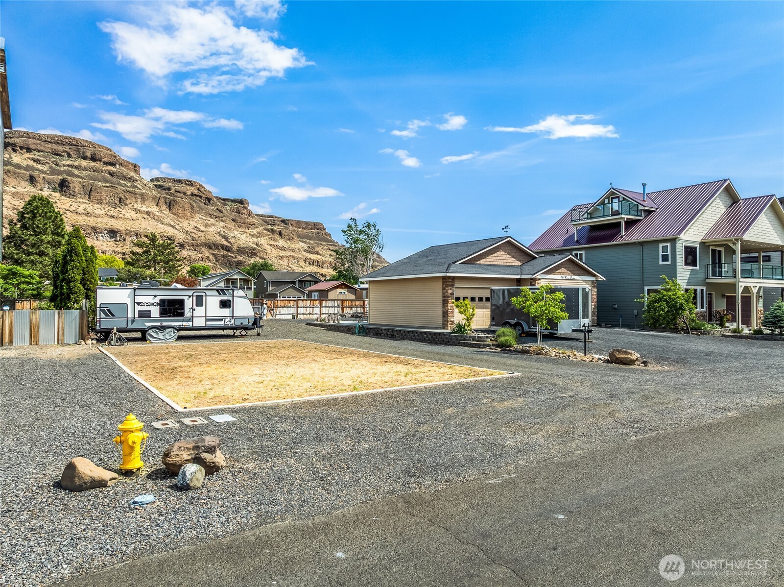 685 River Drive Property Photo 6