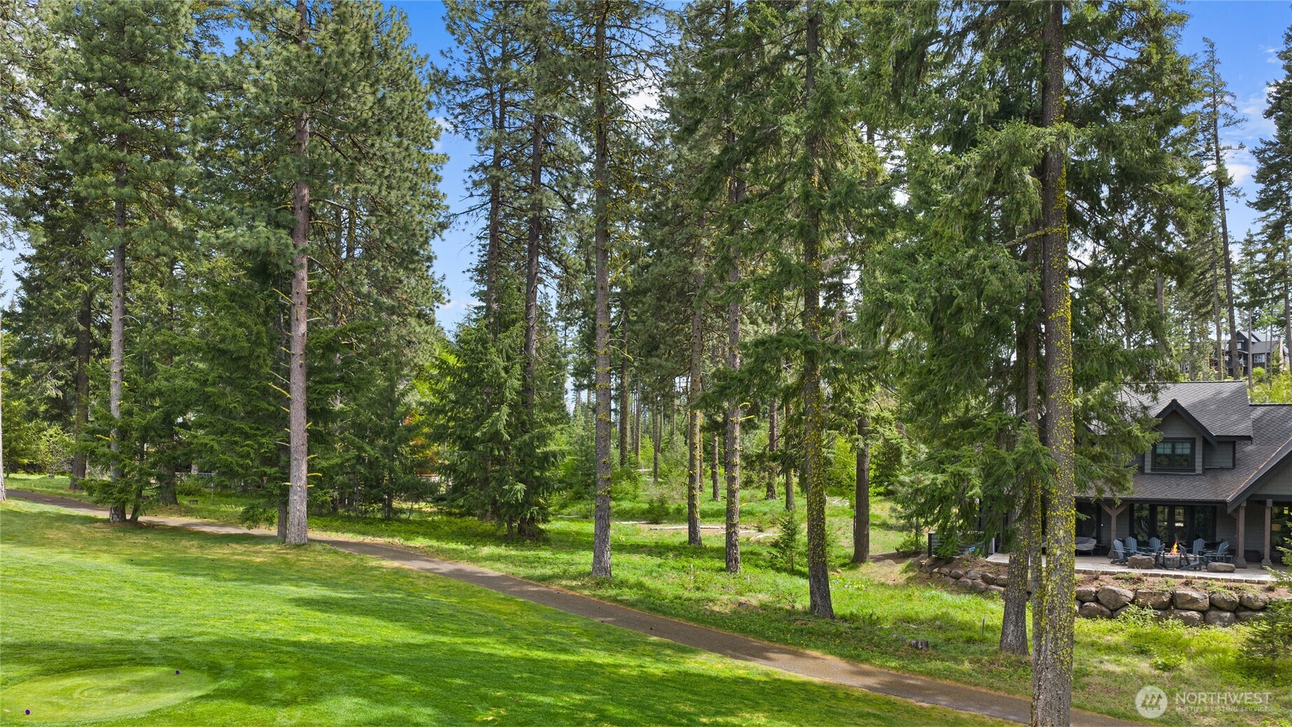 261 Maple Leaf Loop Property Photo 3