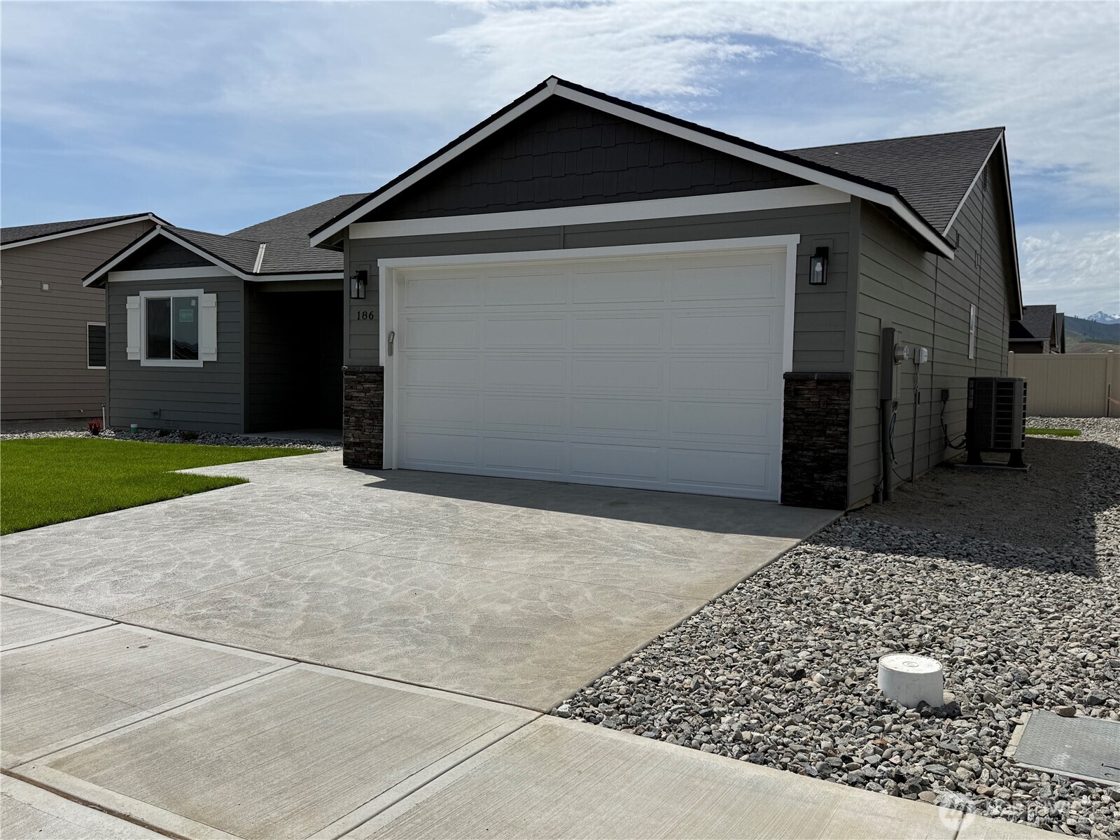 186 Salmon Drive Property Photo 3