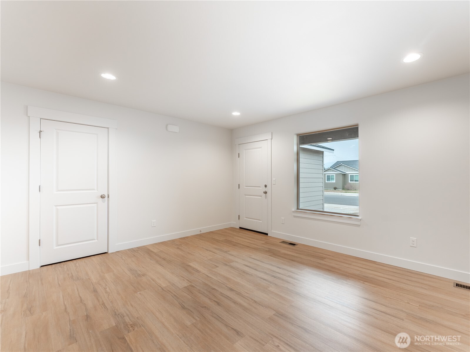 186 Salmon Drive Property Photo 4