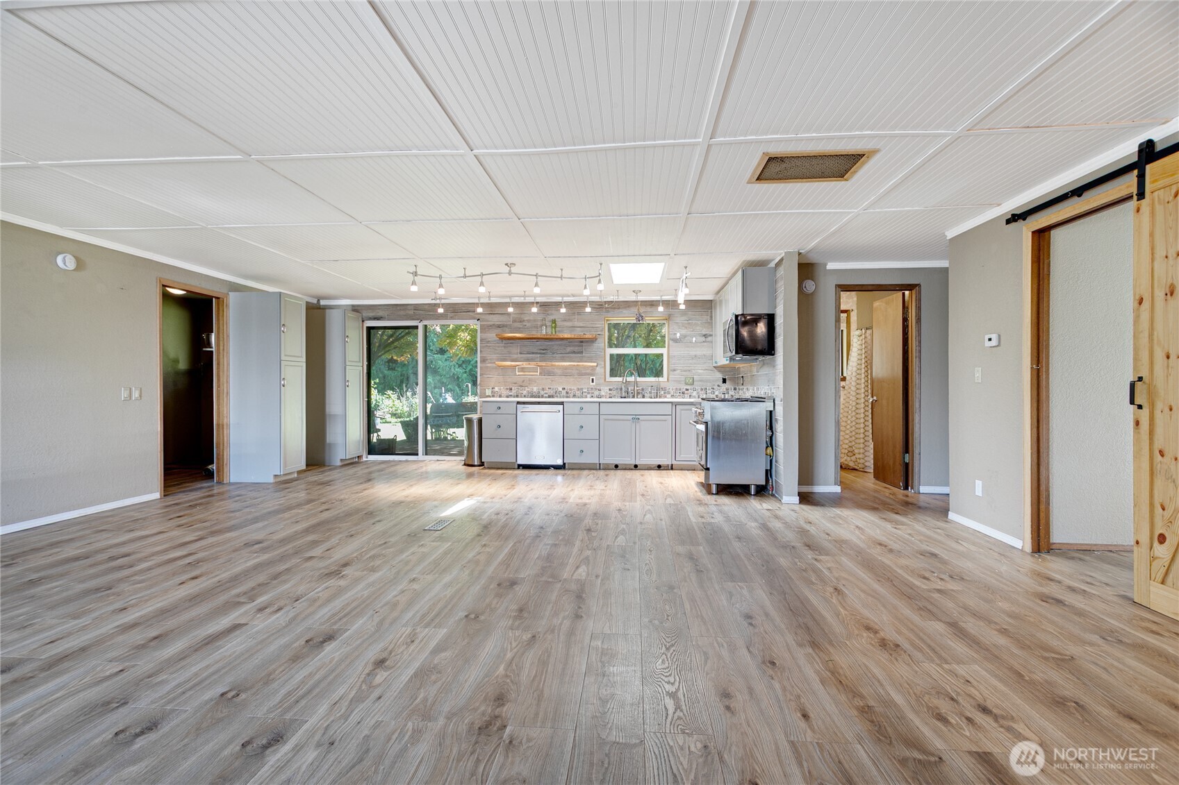 816 Vine Circle Property Photo 3