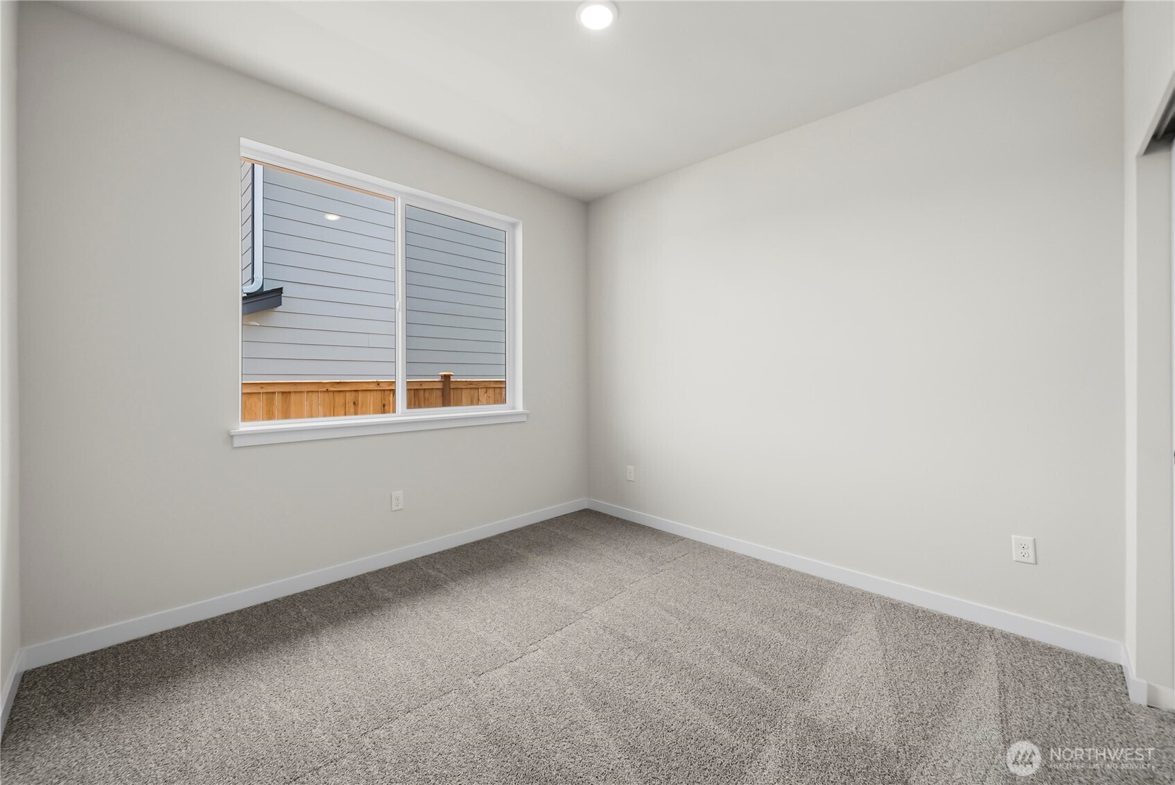 5981 Thornhill Avenue Property Photo 8