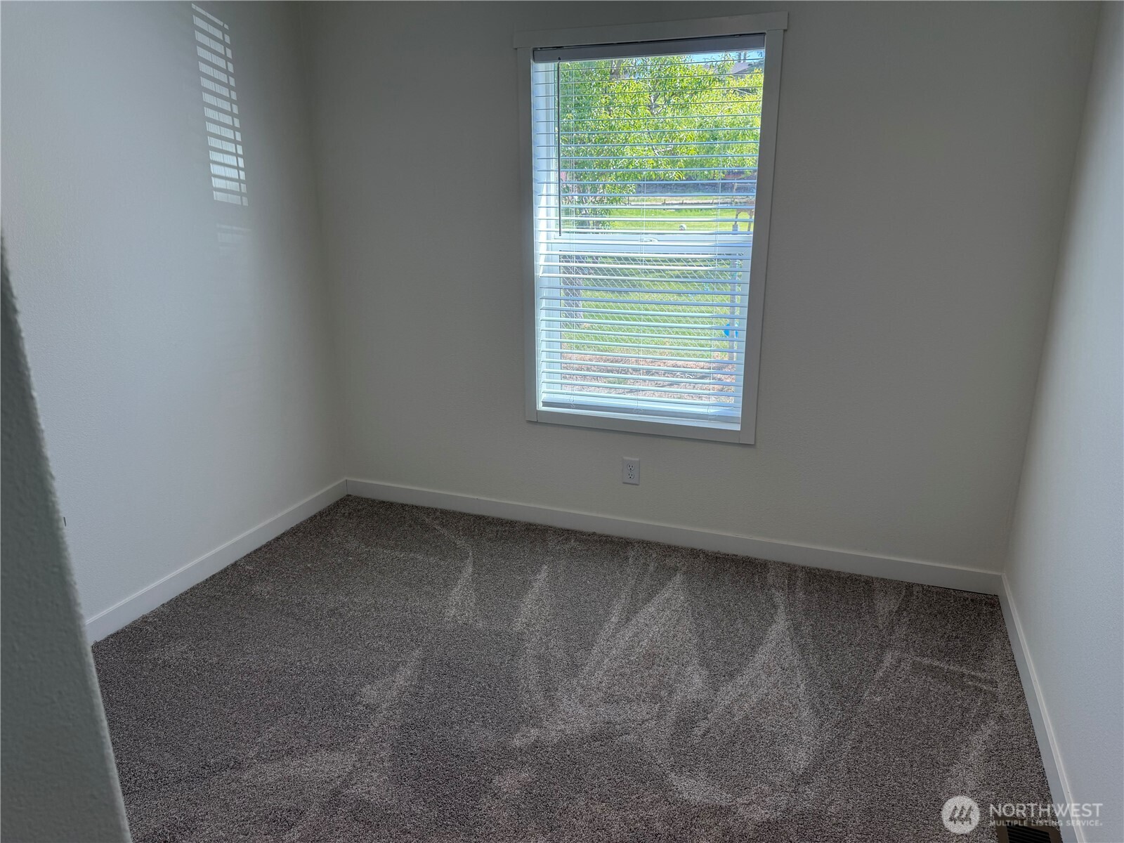 402 Maple Avenue 10 Property Photo 11