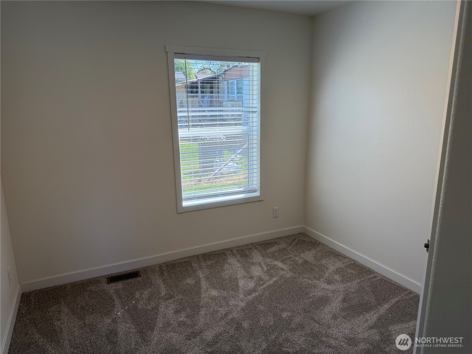 402 Maple Avenue 10 Property Photo 13