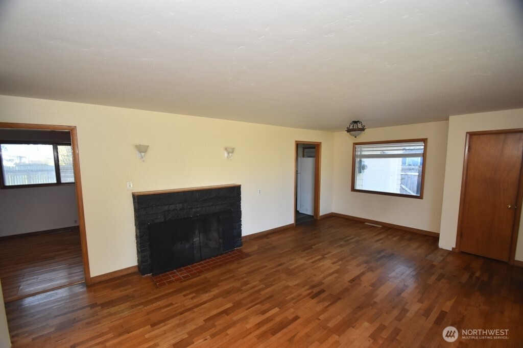614 S Pine Street Property Photo 3