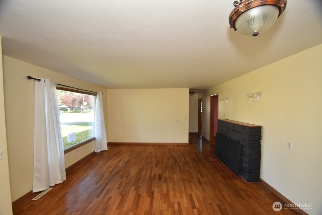 614 S Pine Street Property Photo 5