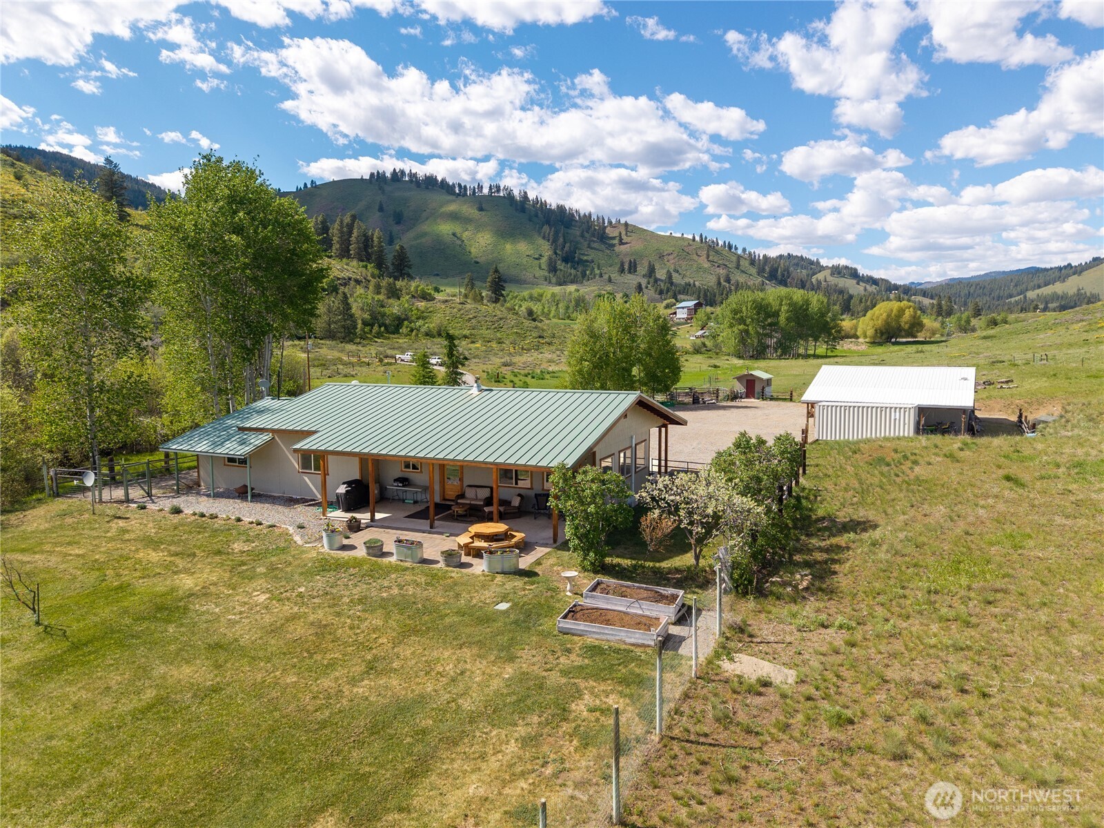 446 Rendezvous Road Property Photo 2