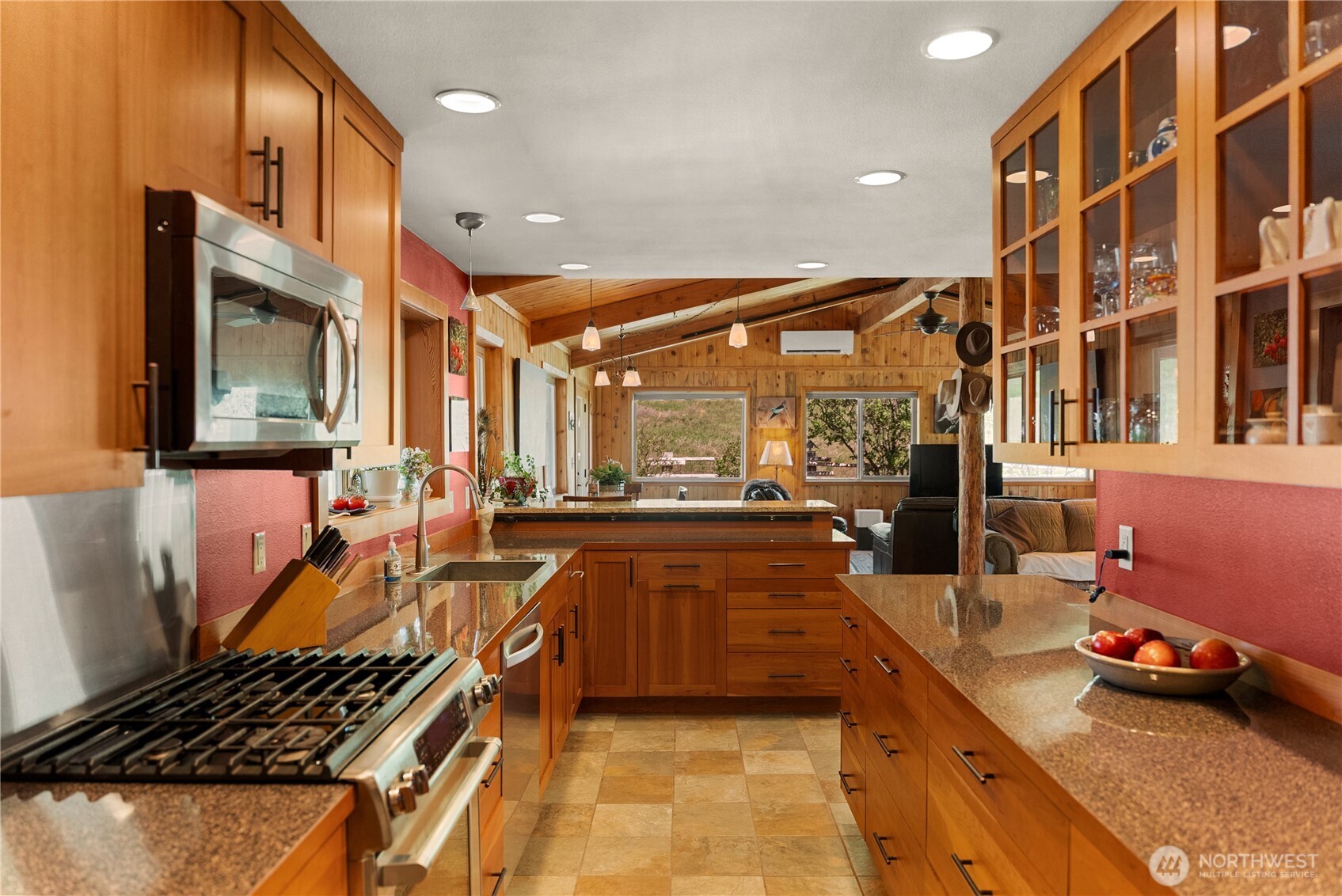 446 Rendezvous Road Property Photo 8
