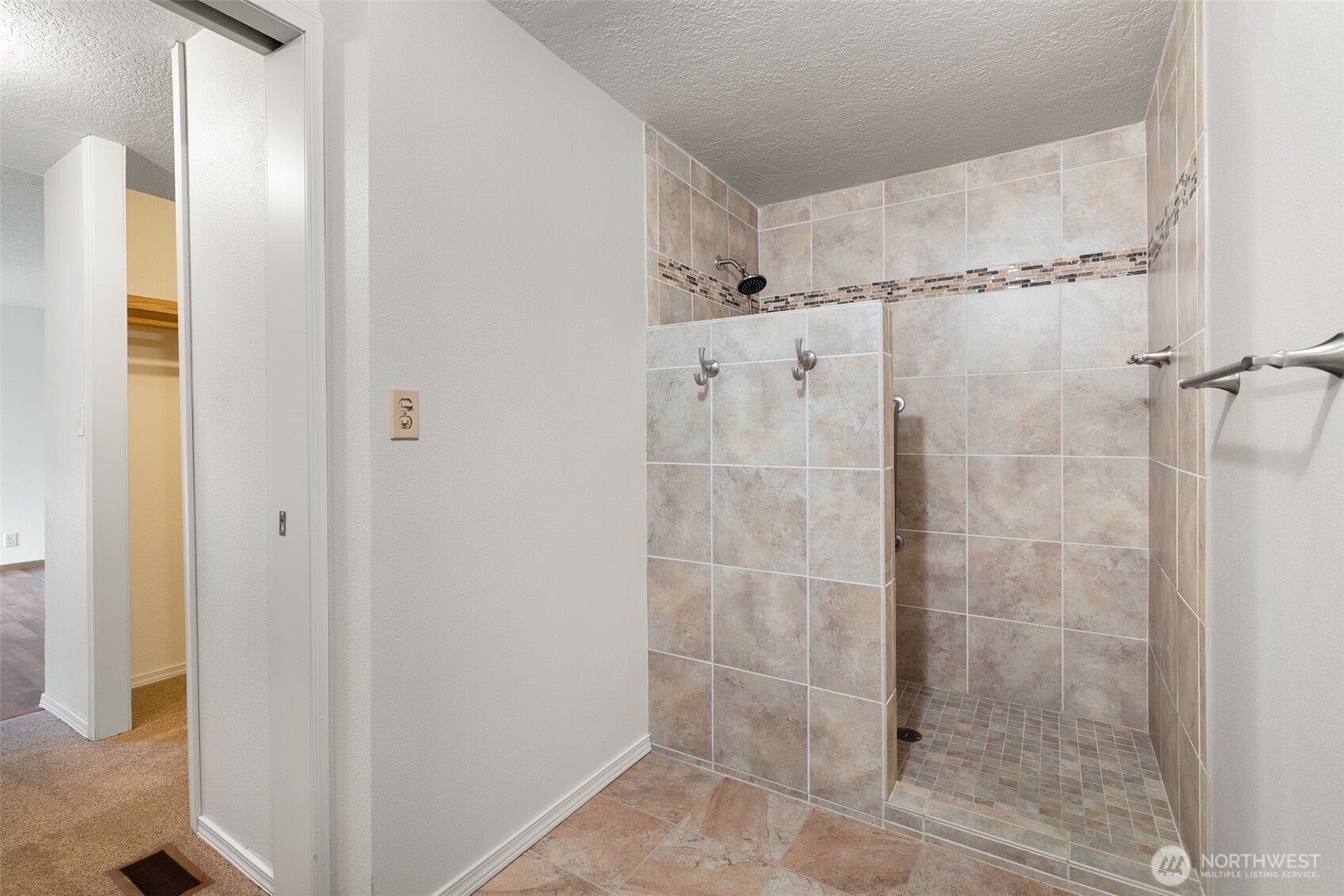 3405 Ne 254th Street Property Photo 35