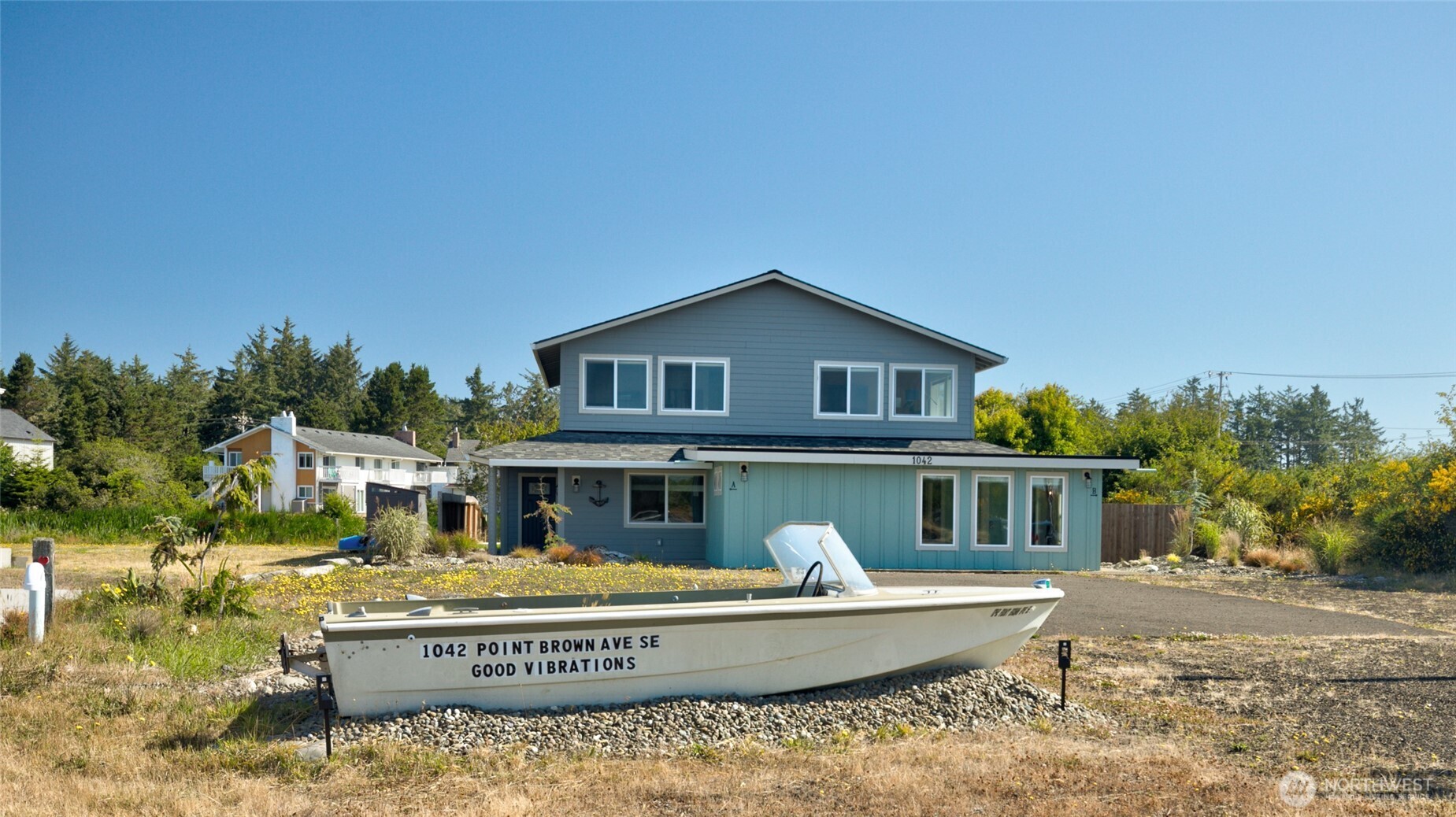 1042 Point Brown Avenue A & B Property Photo 2