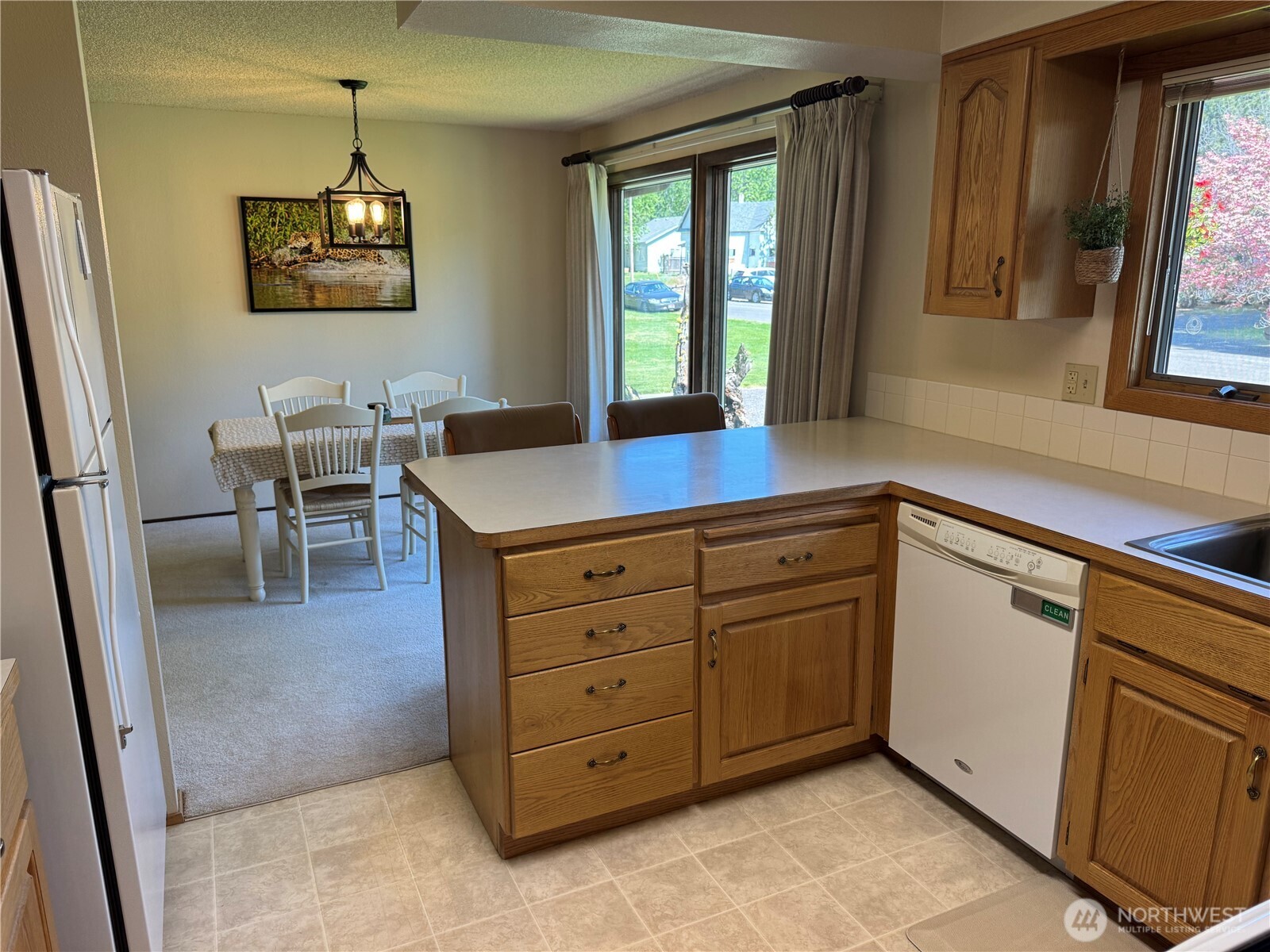 908 S 6th Property Photo 3
