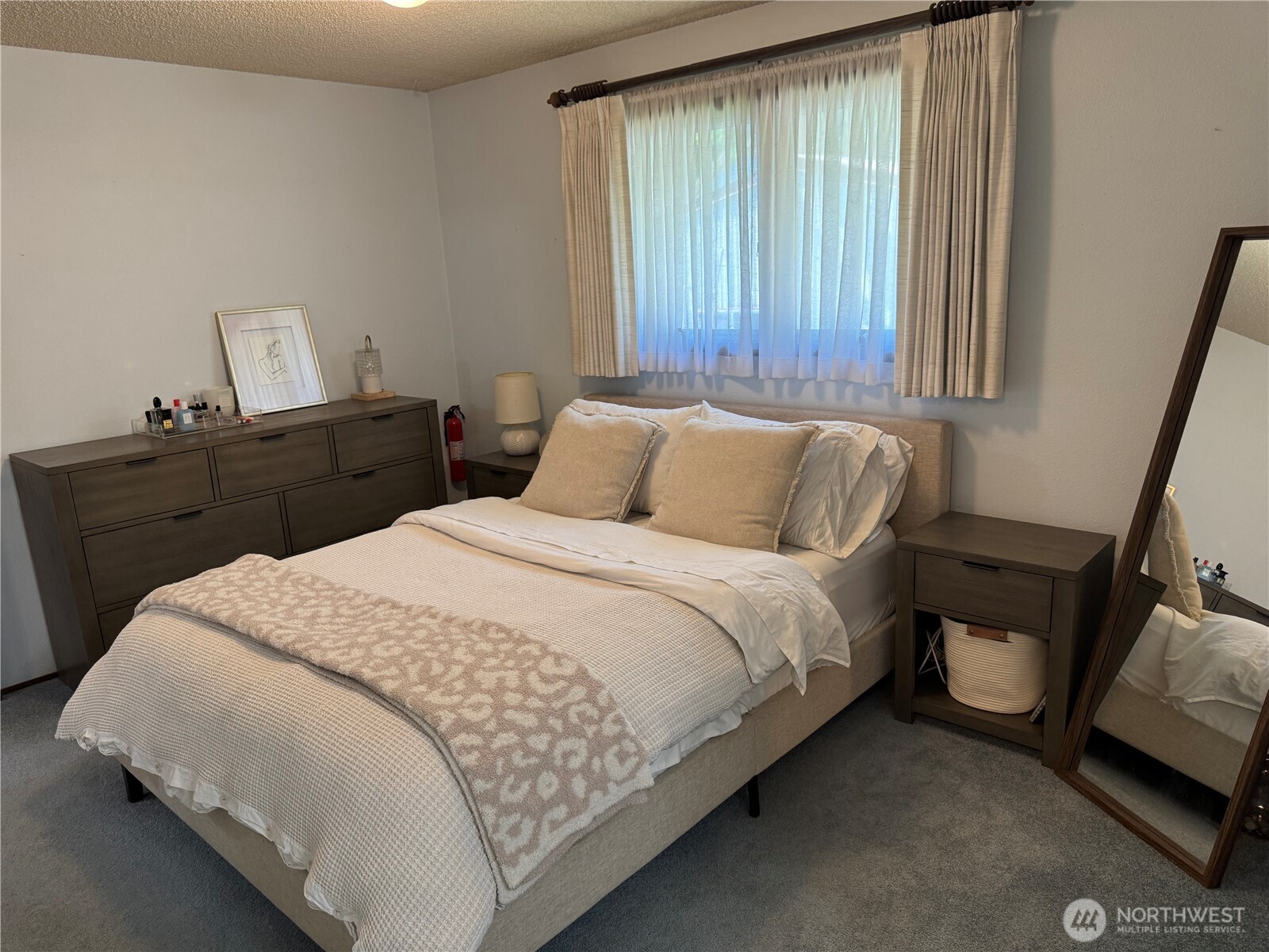 908 S 6th Property Photo 13