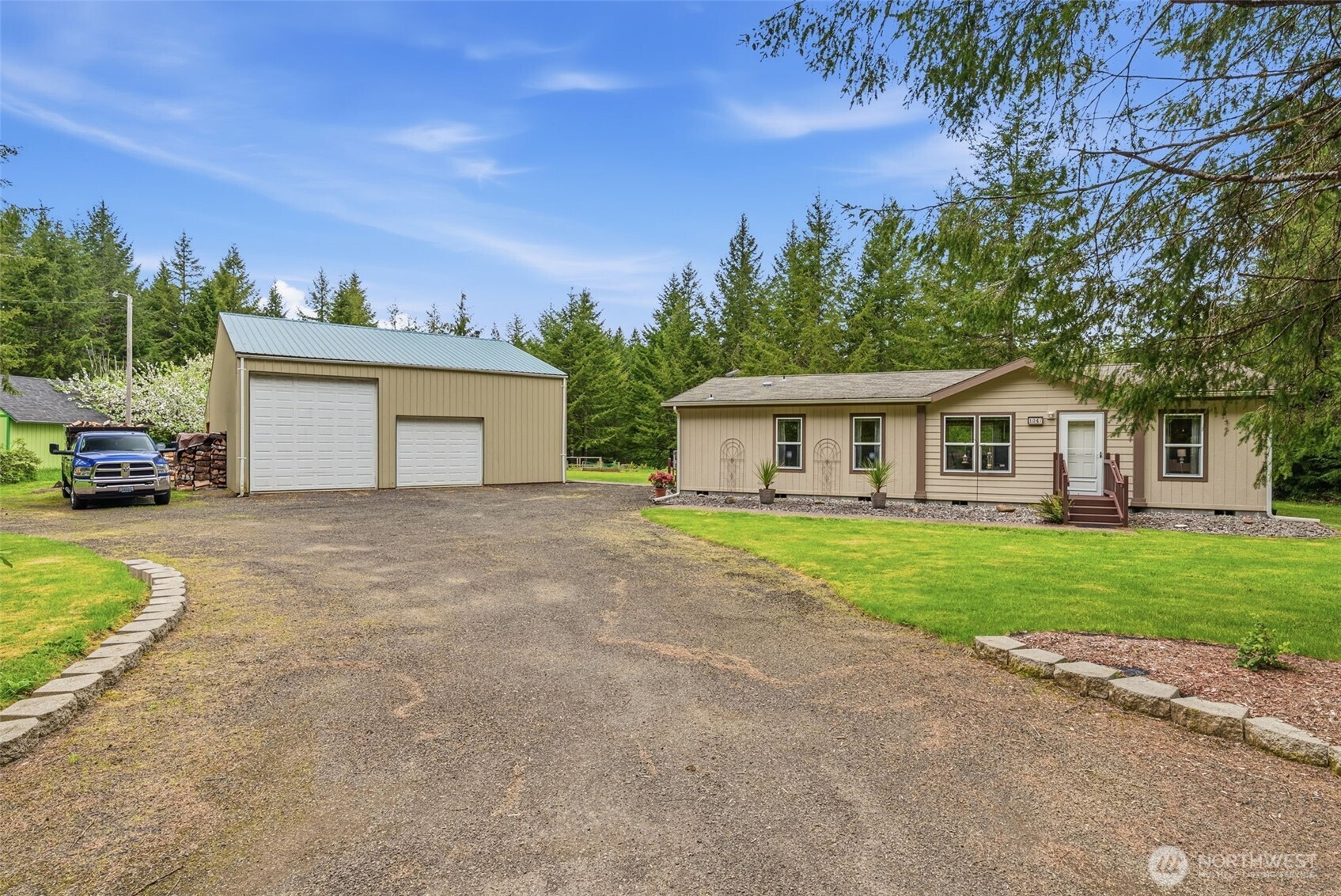 1047 Beaver Creek Road Property Photo 1