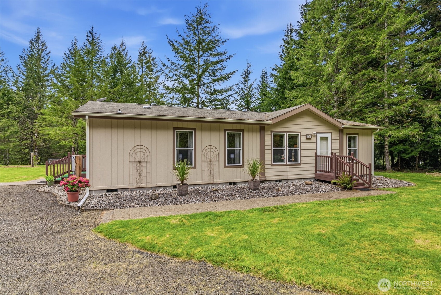 1047 Beaver Creek Road Property Photo 2