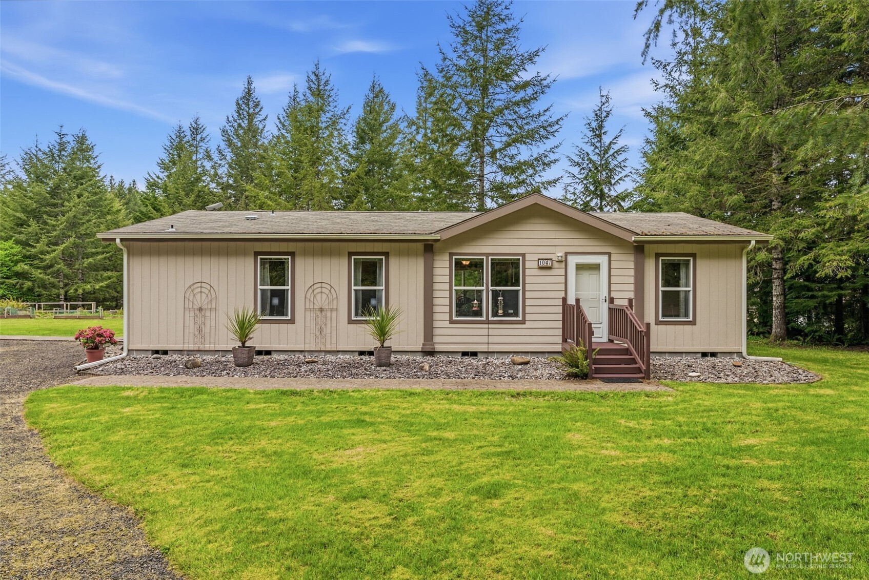 1047 Beaver Creek Road Property Photo 3