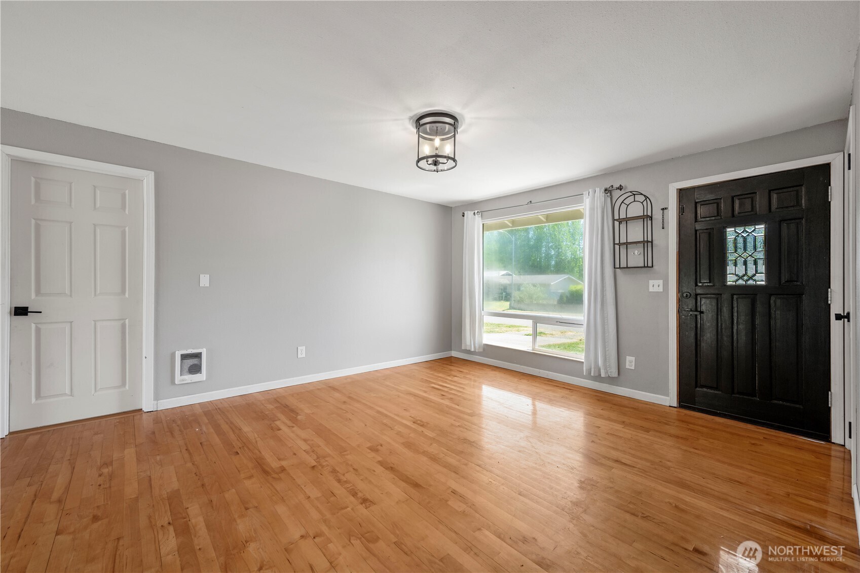 2115 140th Place Property Photo 5