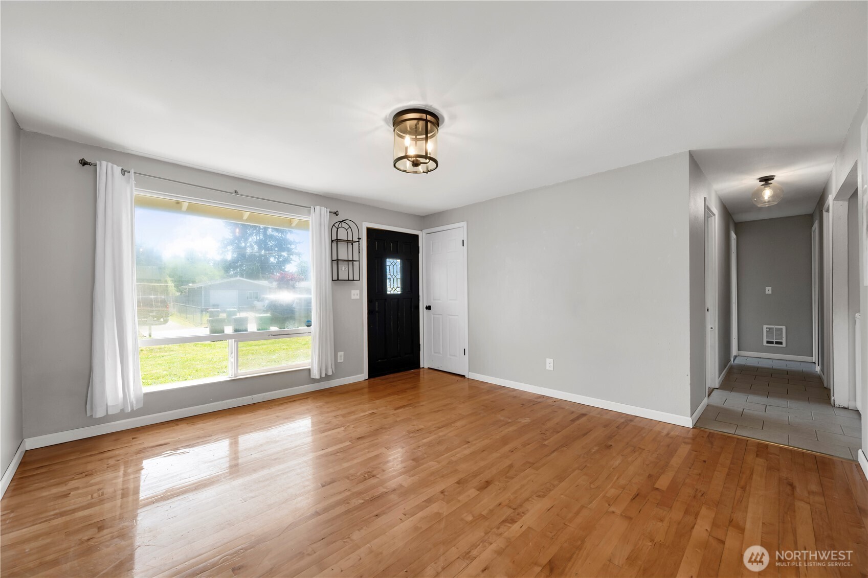 2115 140th Place Property Photo 6