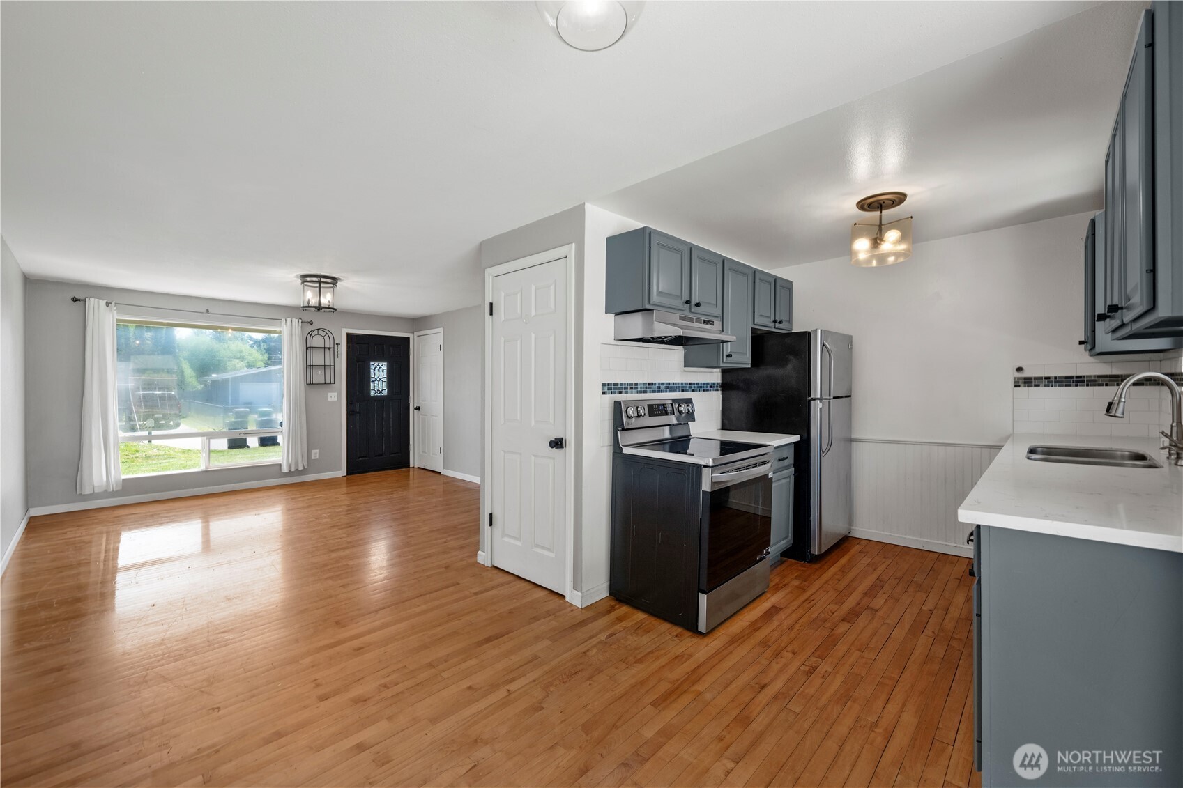 2115 140th Place Property Photo 8
