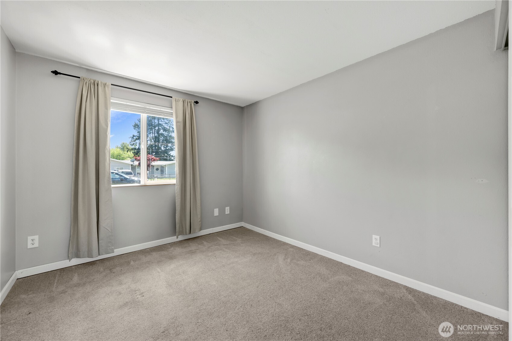 2115 140th Place Property Photo 13