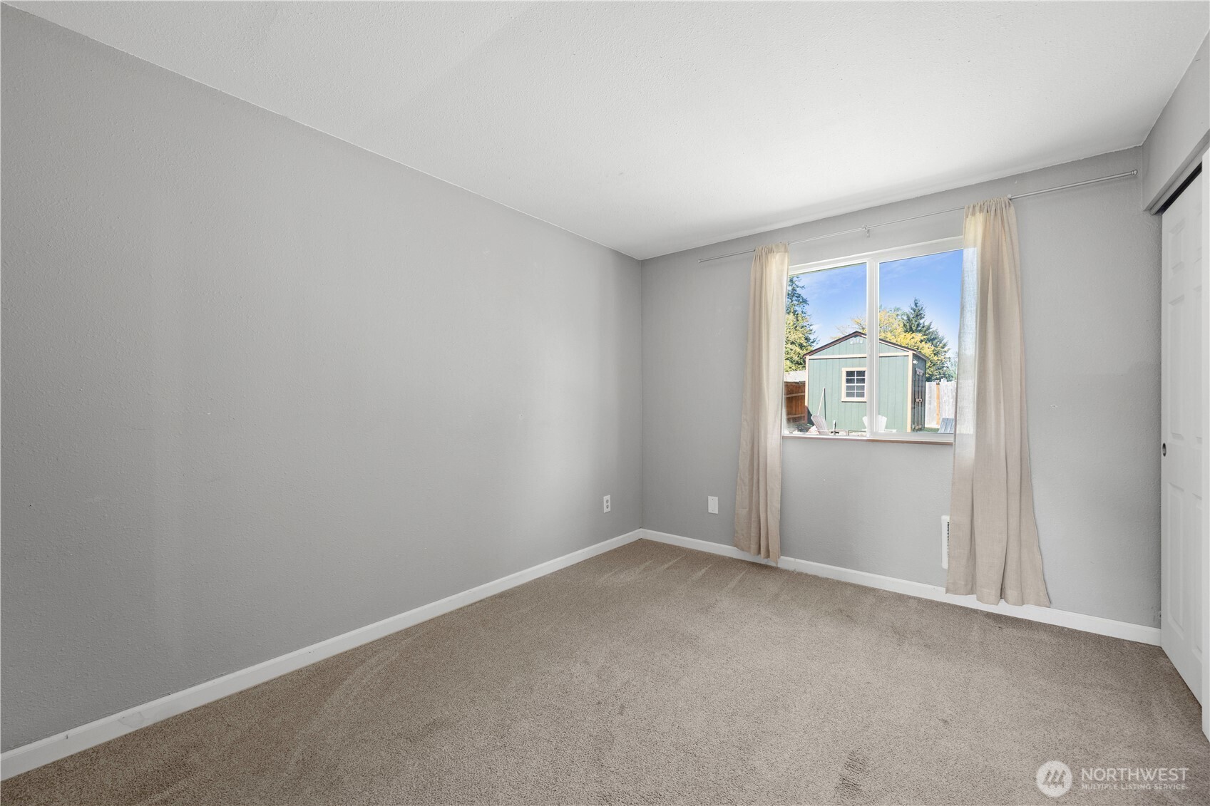 2115 140th Place Property Photo 14