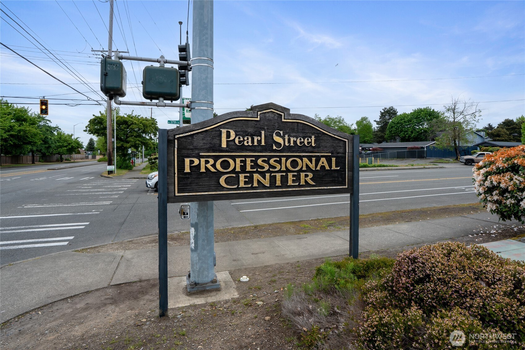 3645 N Pearl Street B Property Photo 4
