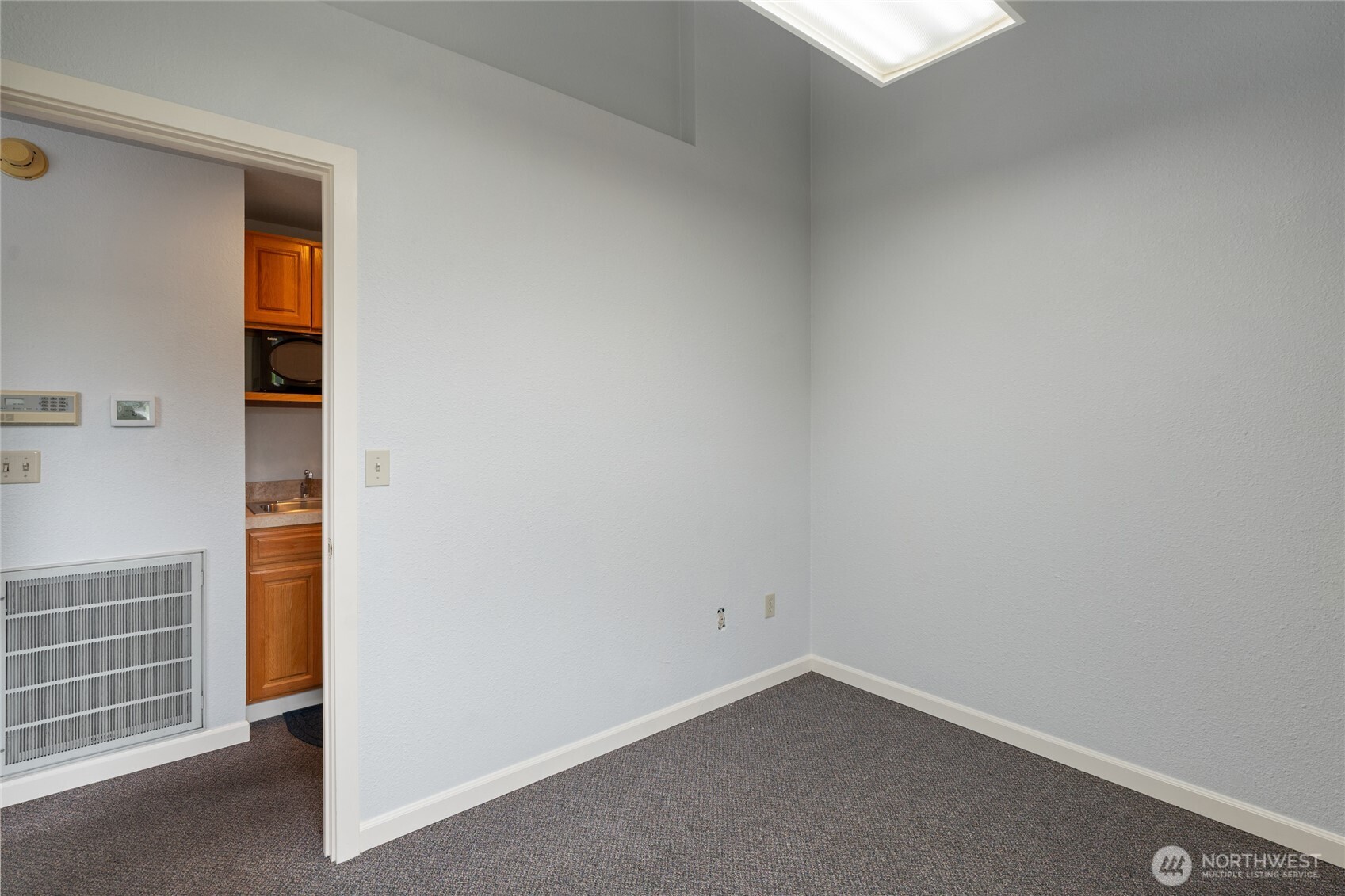 3645 N Pearl Street B Property Photo 23