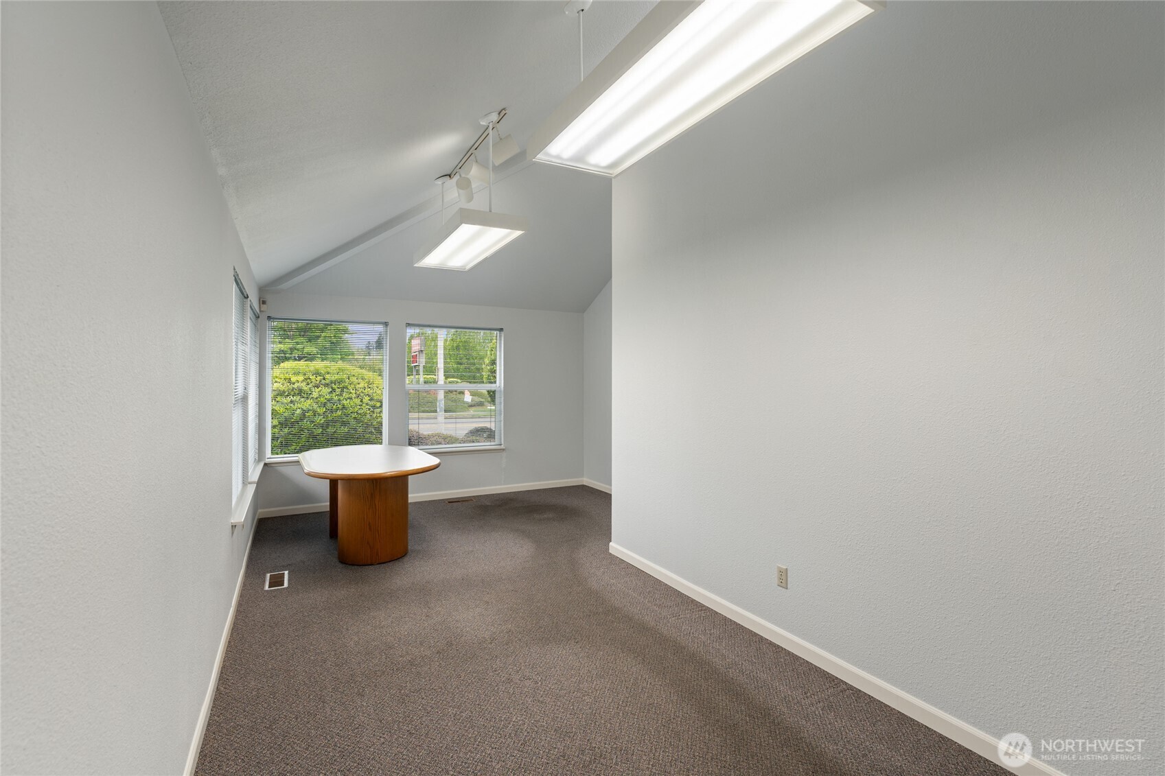 3645 N Pearl Street B Property Photo 25