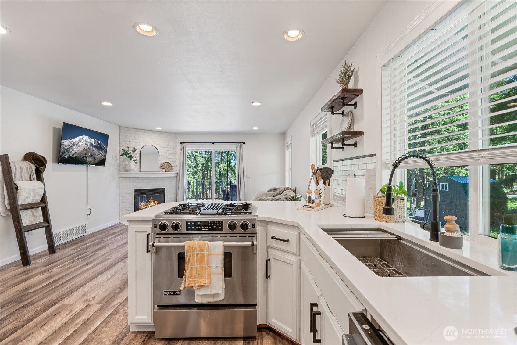 221 Gunther Loop Road Property Photo 8