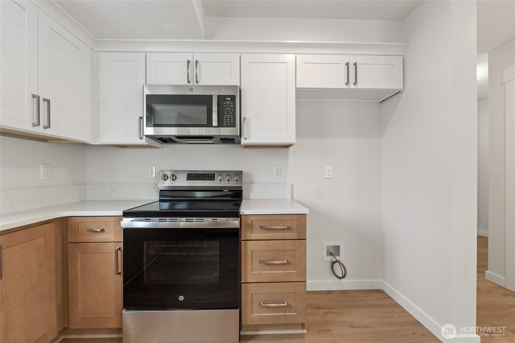 915 W Main / 101 S West St Property Photo 11