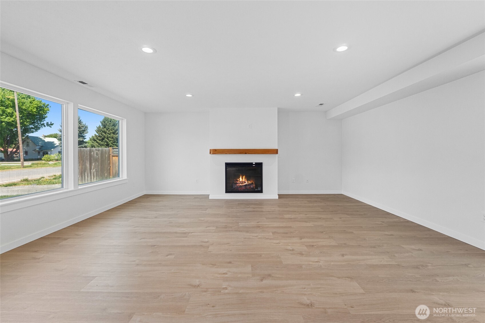 915 W Main / 101 S West St Property Photo 13