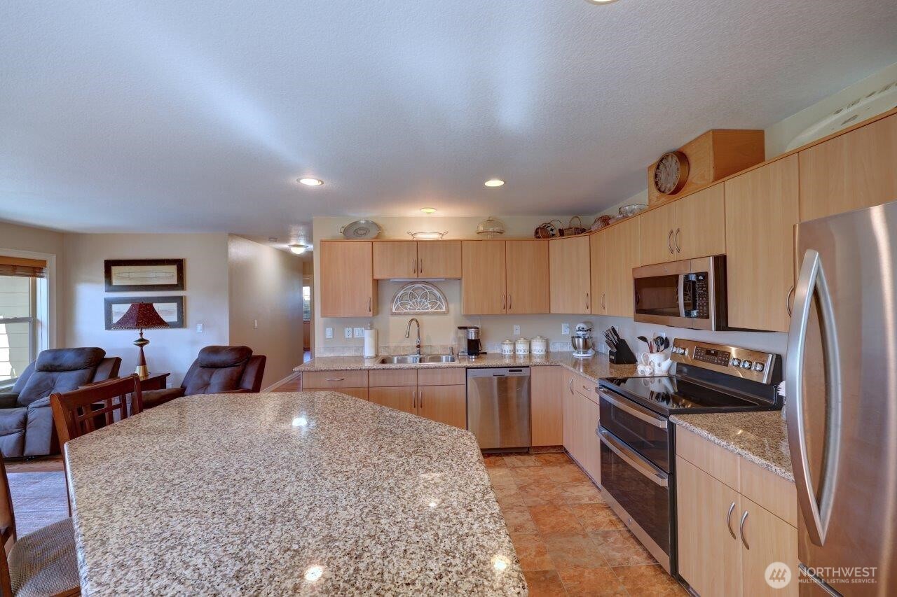 33007 G Place Property Photo 9