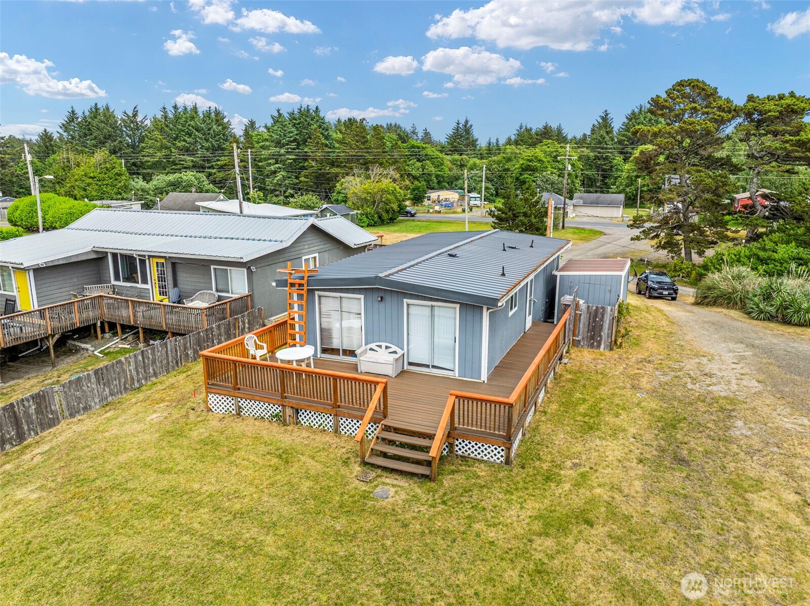13301 North Place Property Photo 2