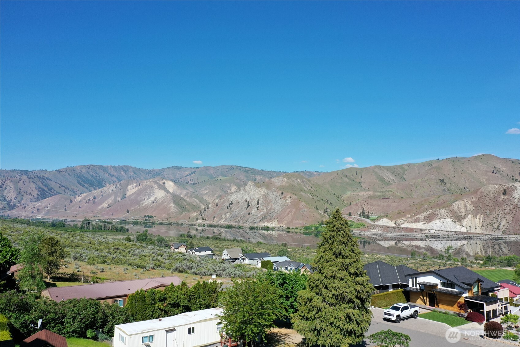 565 Entiat Place Property Photo 3