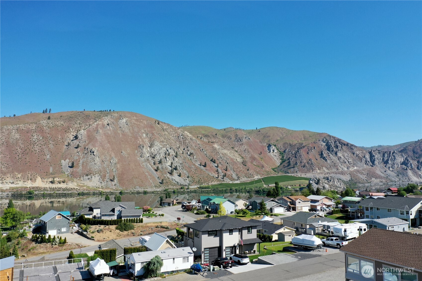 565 Entiat Place Property Photo 4