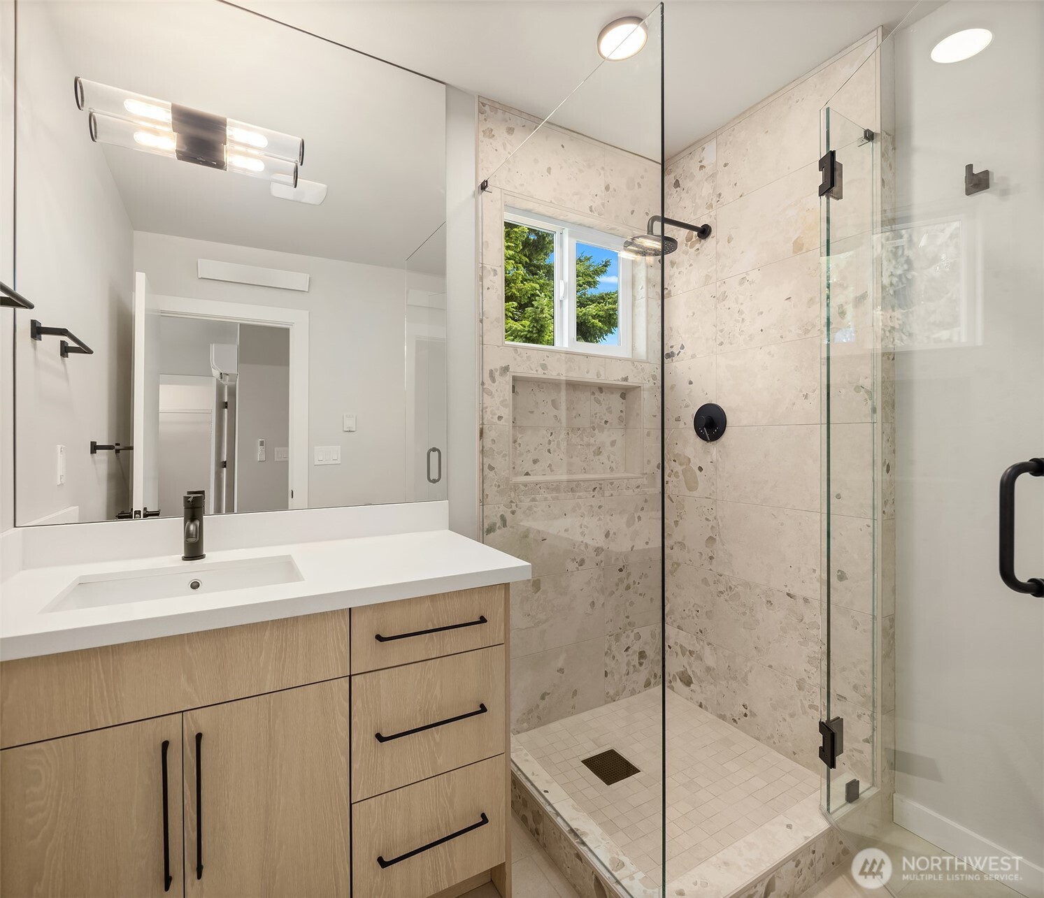 2302 E Pike Street Property Photo 18