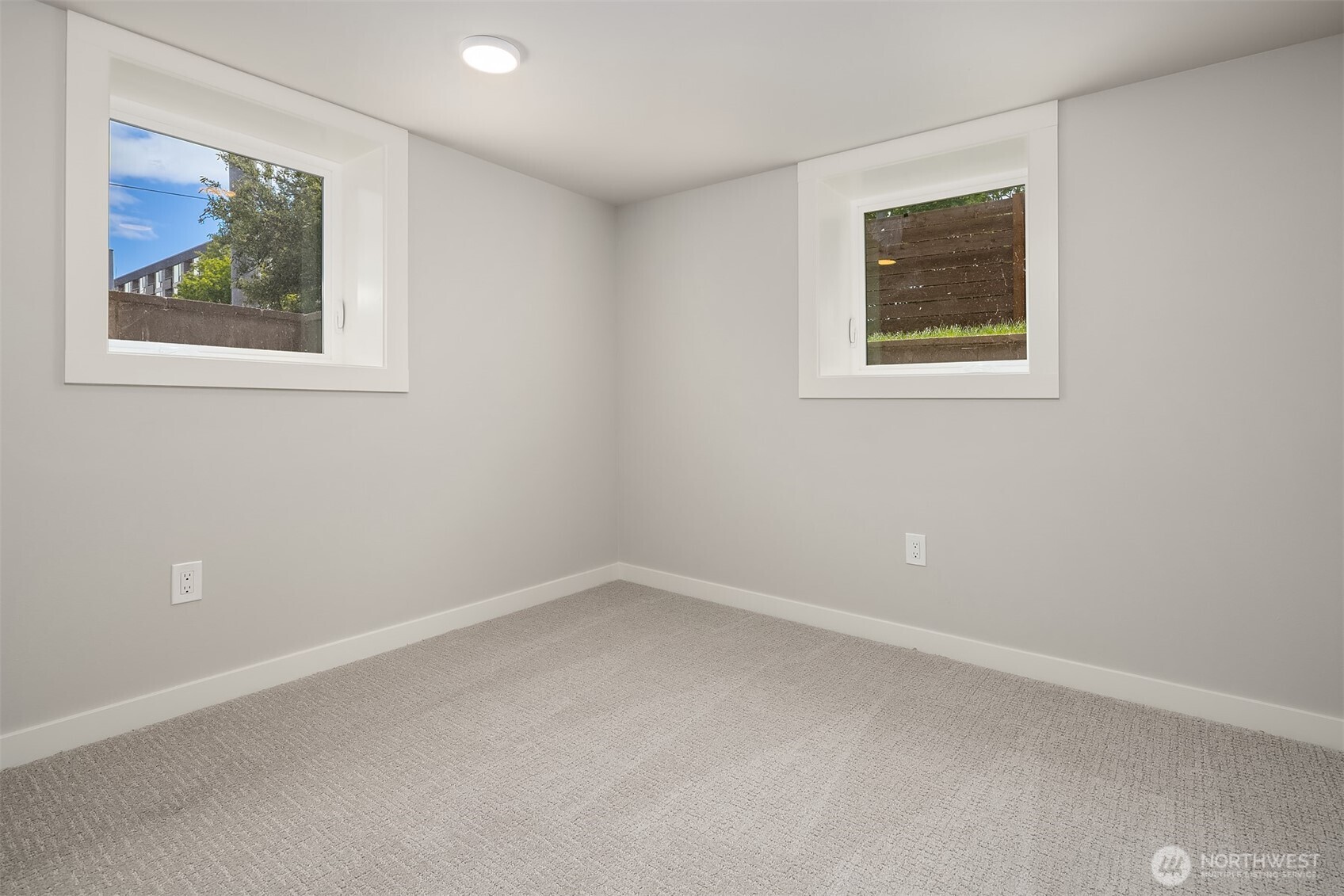 2302 E Pike Street Property Photo 19