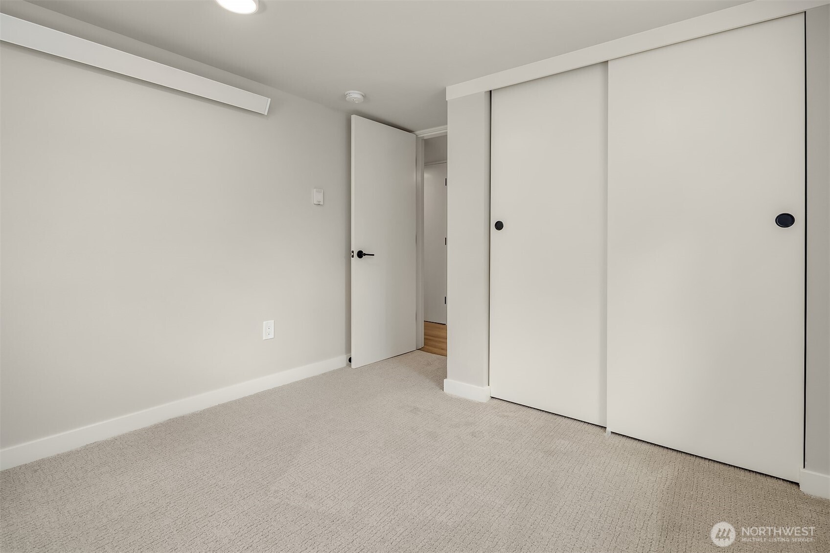2302 E Pike Street Property Photo 20