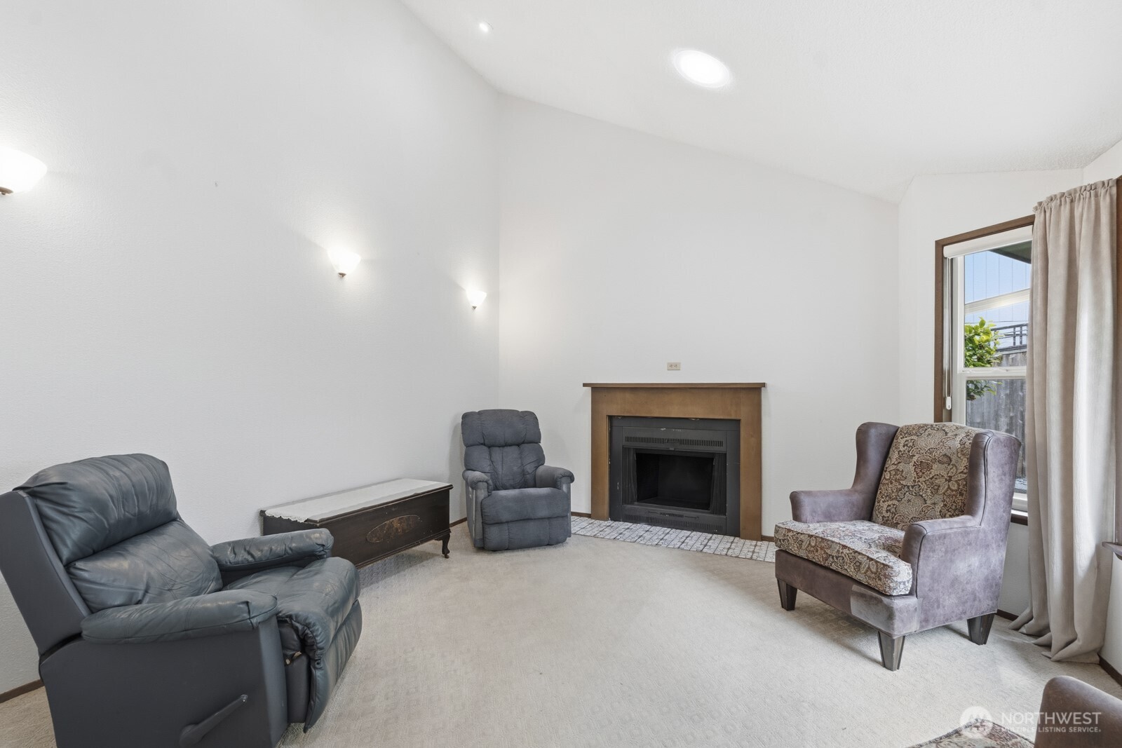 6608 Sierra Court Property Photo 8
