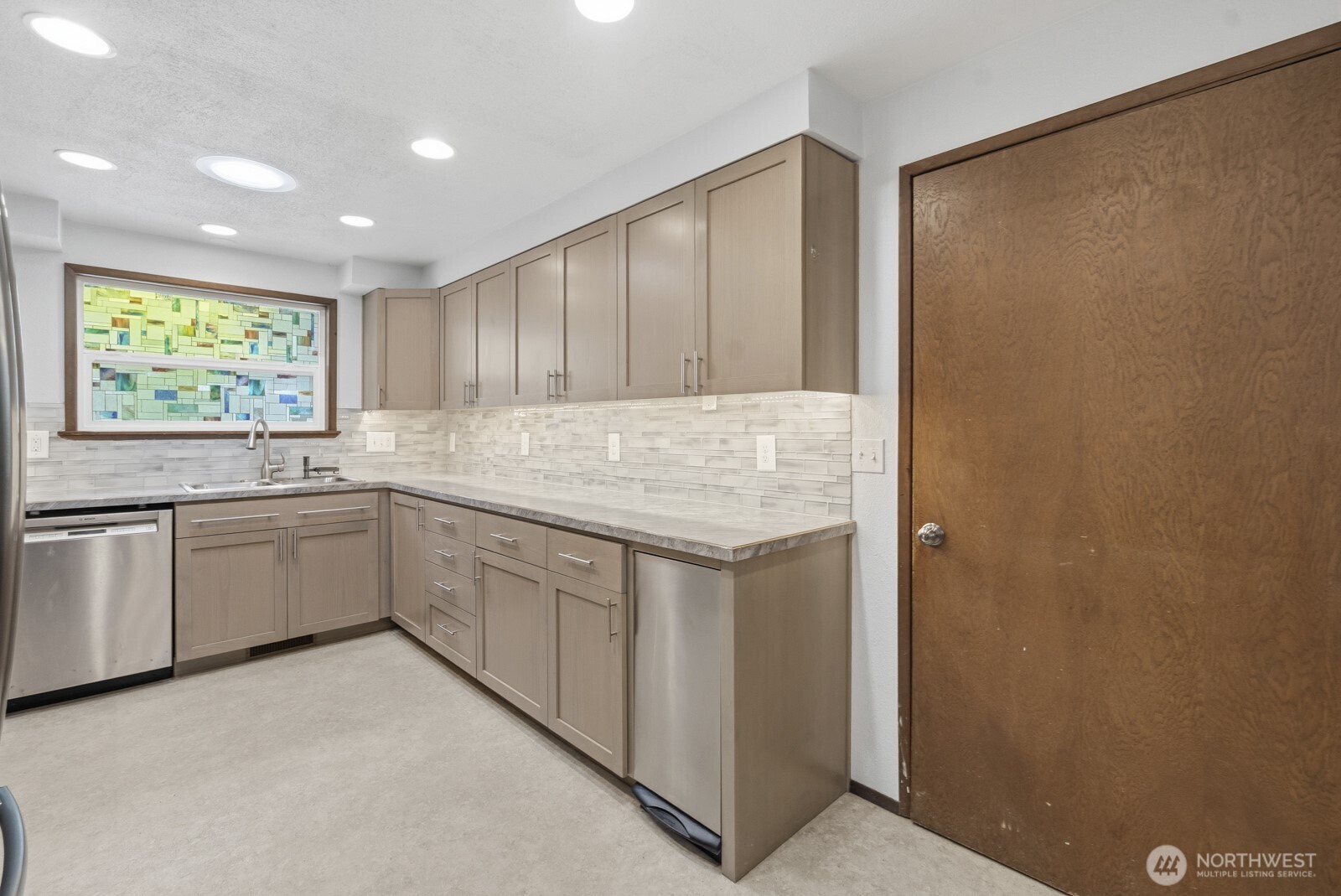 6608 Sierra Court Property Photo 13