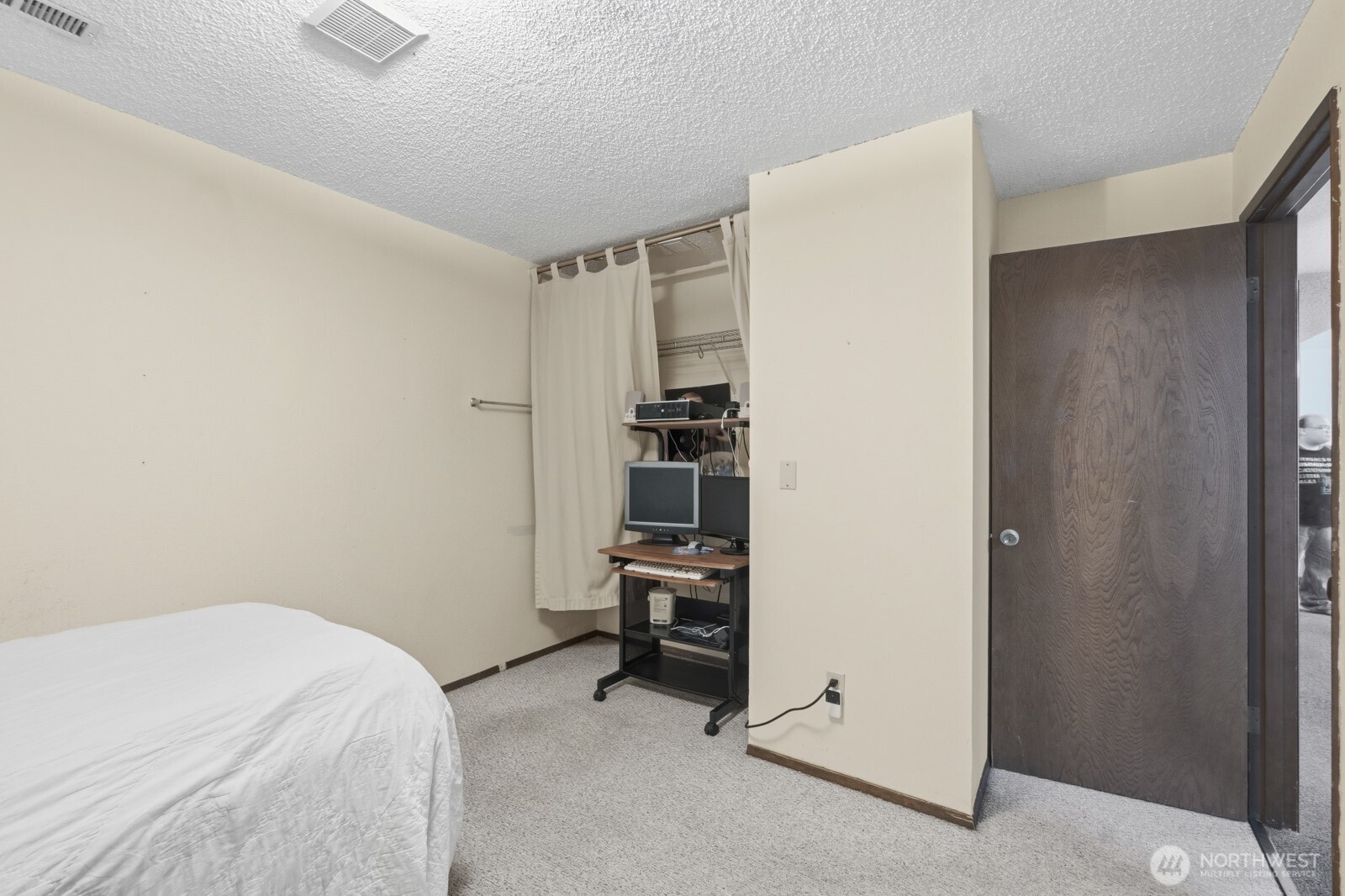 6608 Sierra Court Property Photo 26