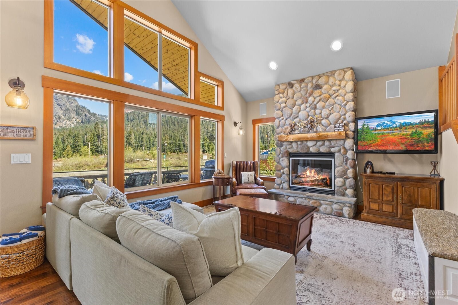 1 Kendall Peak Way Property Photo 2
