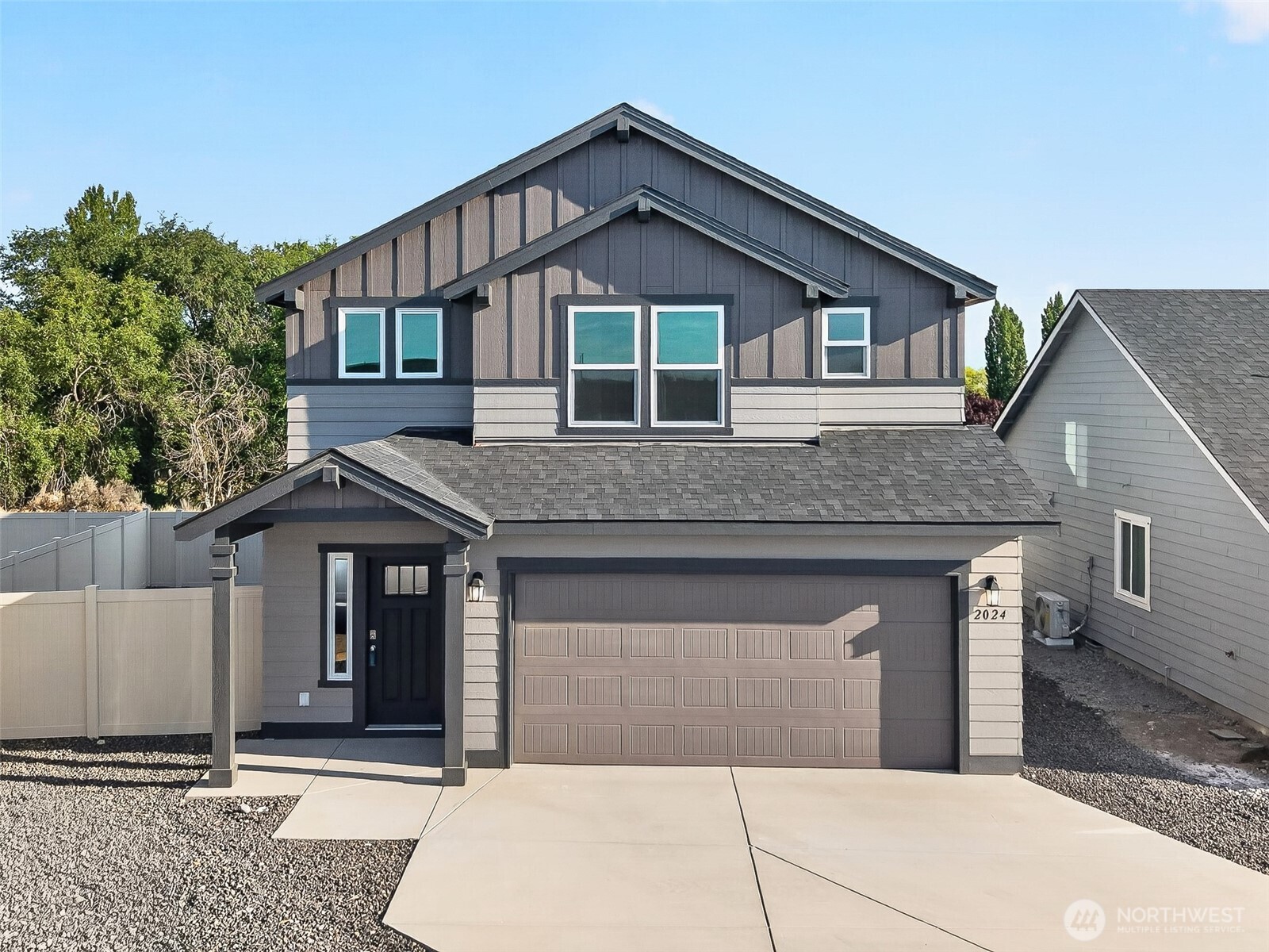2024 N Oak Road Property Photo 1